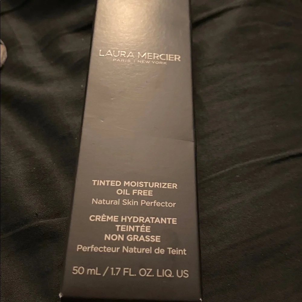 Laura Mercier 3W1 Bisque Foundation 50 ml - Picture 6 of 6